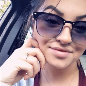 Meet your Posher, Lacey